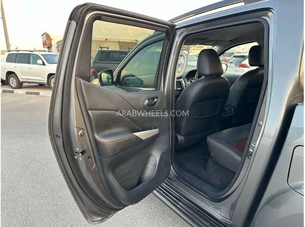 Nissan Navara 2019 for Sale in Dubai Image-14