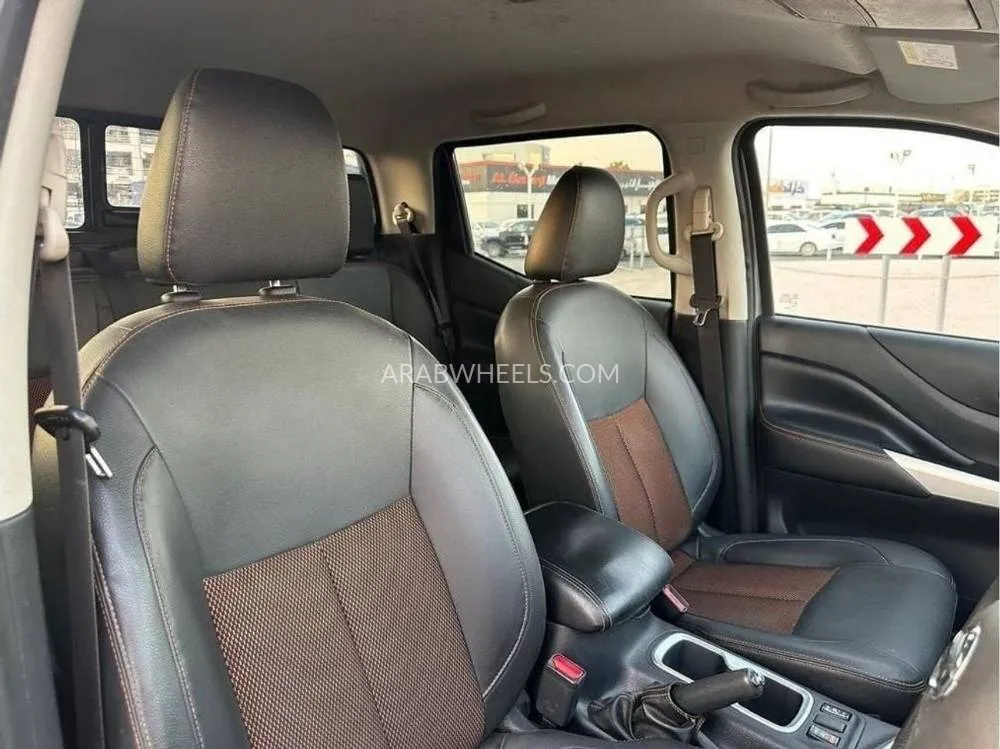 Nissan Navara 2019 for Sale in Dubai Image-20