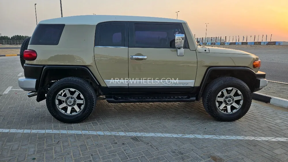 Toyota FJ Cruiser 2012 for Sale in Dubai Image-4