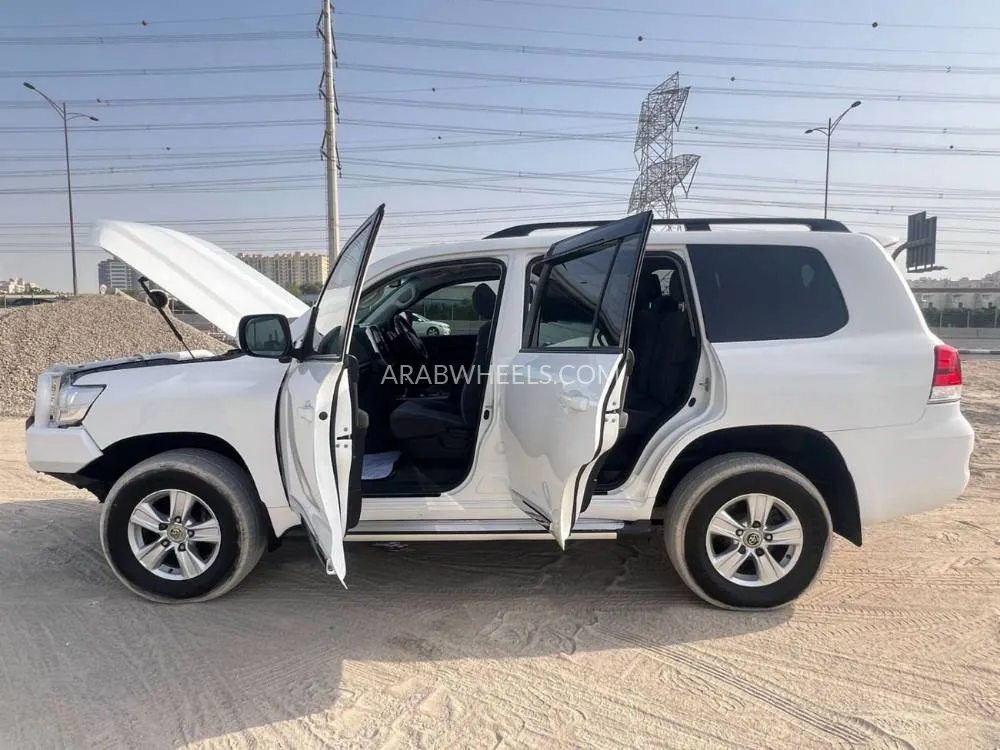 Toyota Land Cruiser 2017 for Sale in Dubai Image-16