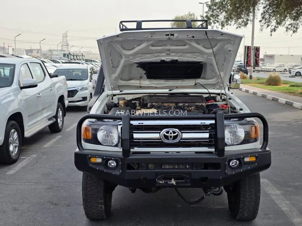 Toyota Land Cruiser 70 Series 2014 for Sale in Dubai Image-8
