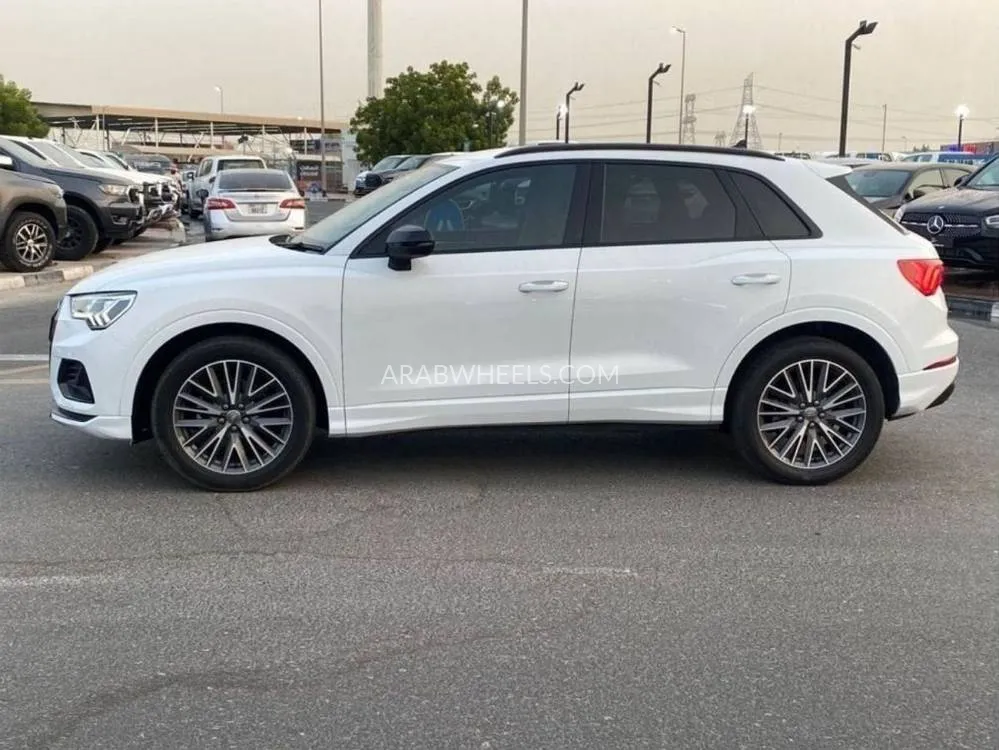 Audi Q3 2020 for Sale in Dubai Image-6