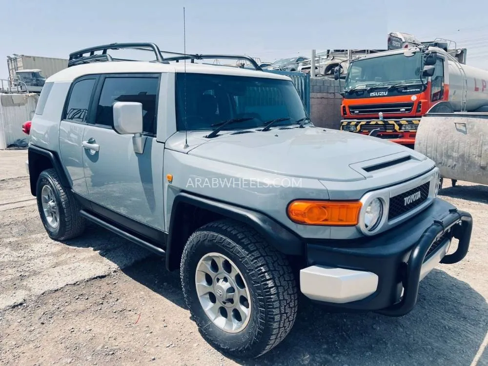 Toyota FJ Cruiser 2015 for Sale in Dubai Image-2