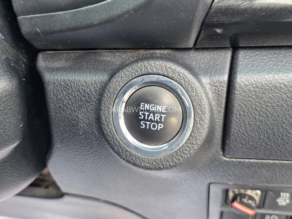 Toyota Hilux 2018 for Sale in Dubai Image-19