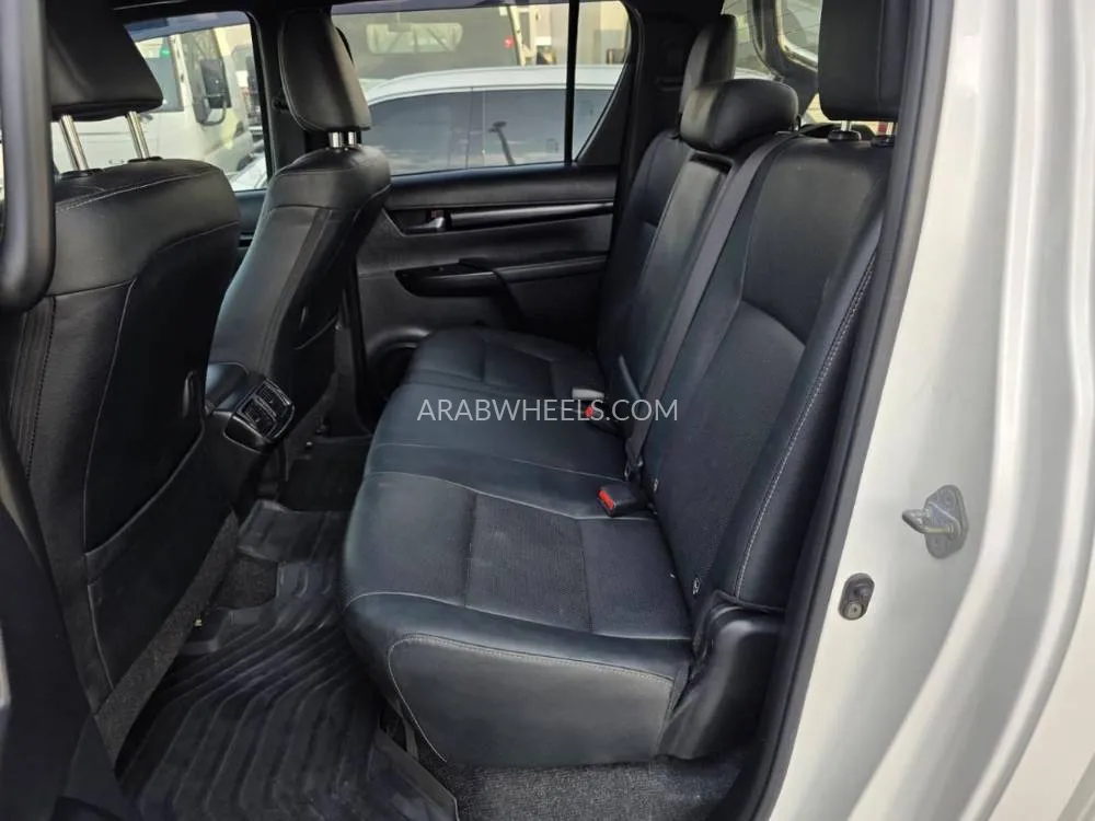 Toyota Hilux 2018 for Sale in Dubai Image-22