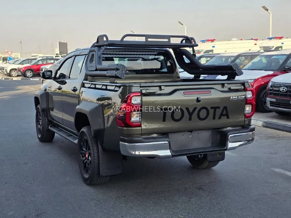 Toyota Hilux 2023 for Sale in Dubai Image-5