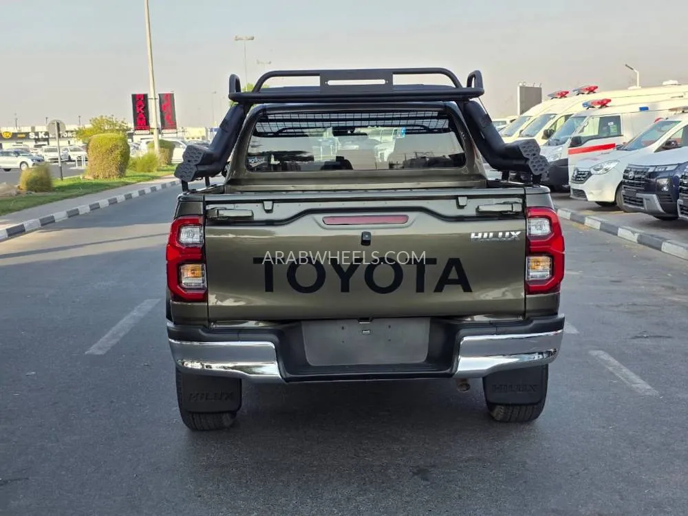 Toyota Hilux 2023 for Sale in Dubai Image-6