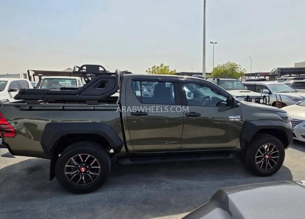 Toyota Hilux 2023 for Sale in Dubai Image-7