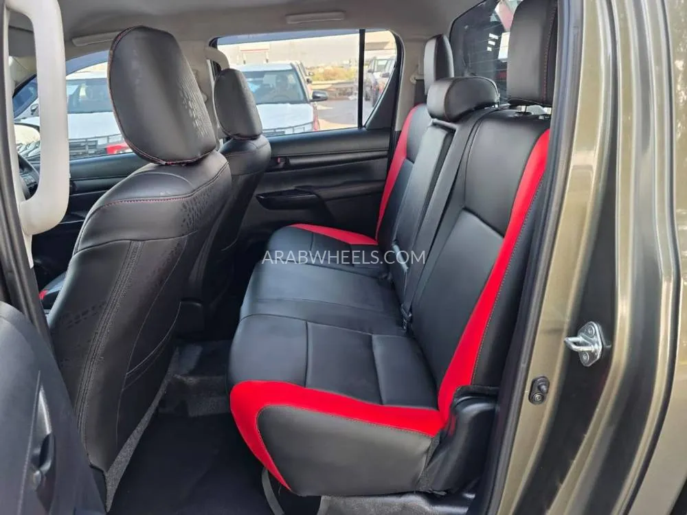 Toyota Hilux 2023 for Sale in Dubai Image-18