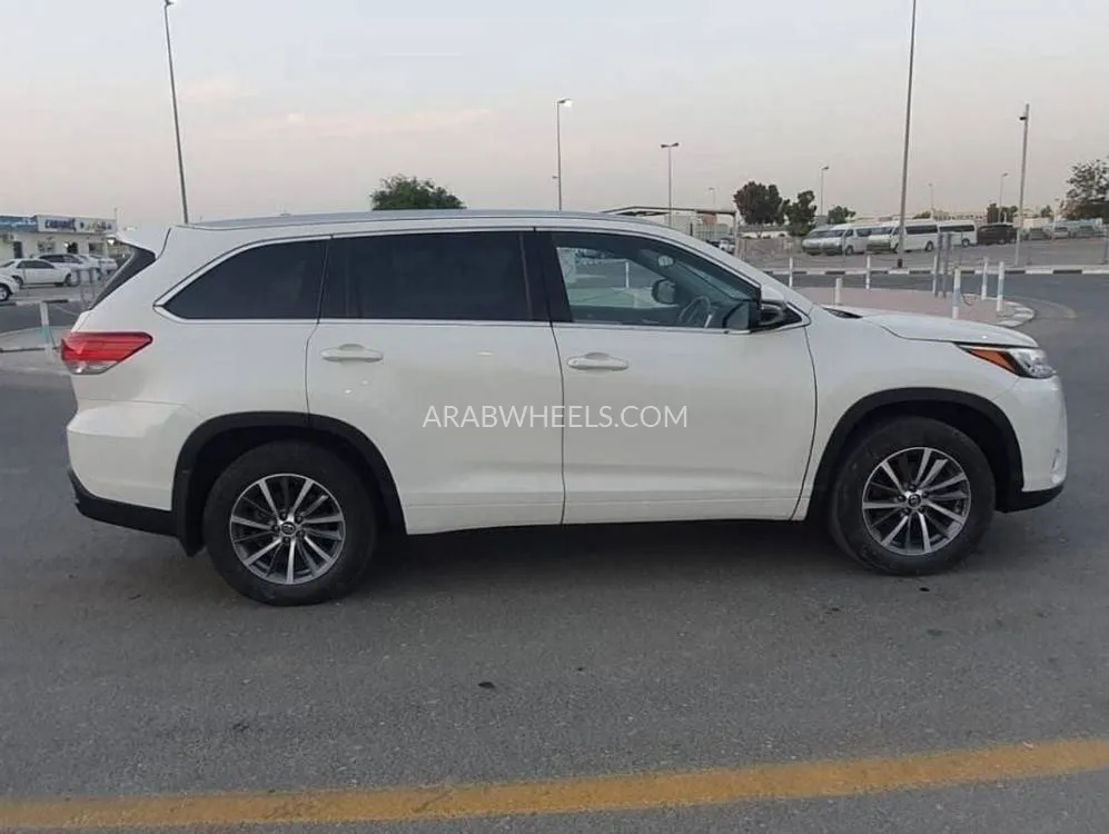 Toyota Kluger 2018 for Sale in Dubai Image-5