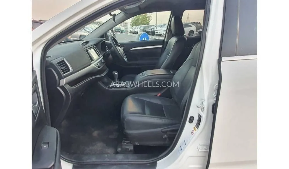 Toyota Kluger 2018 for Sale in Dubai Image-13