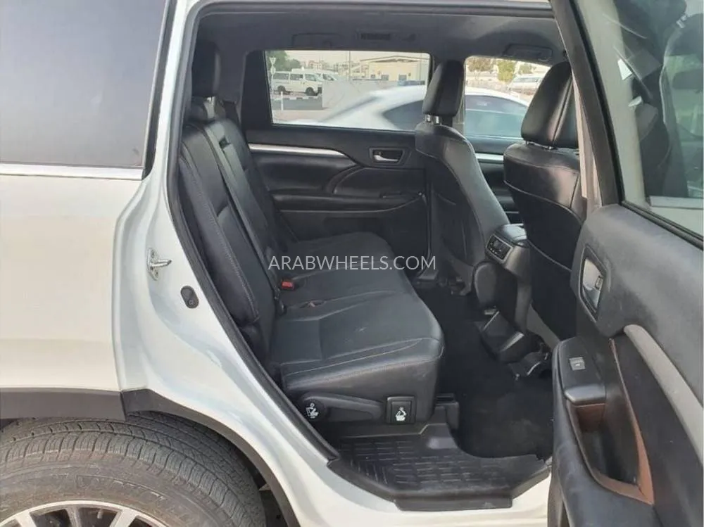 Toyota Kluger 2018 for Sale in Dubai Image-14