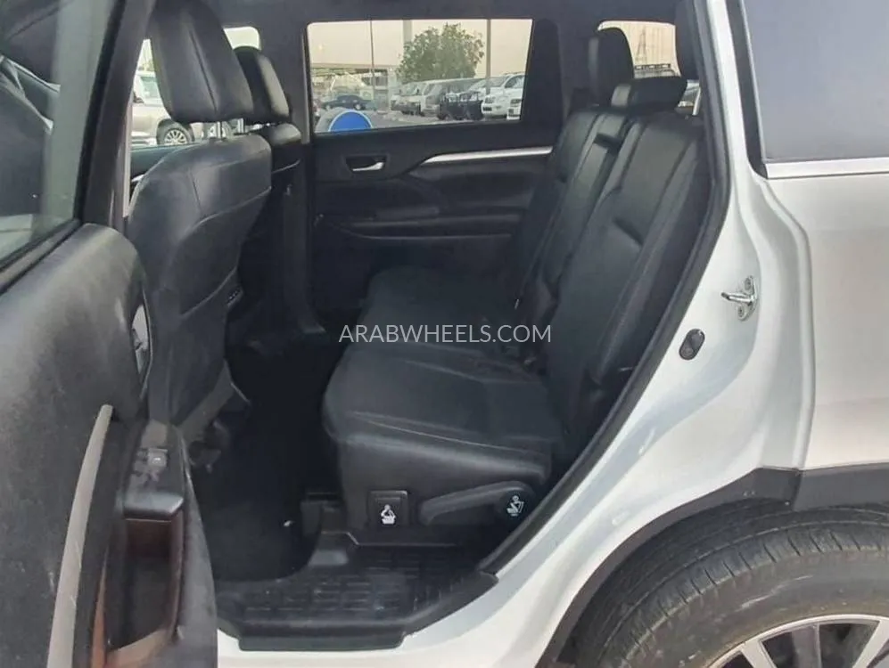 Toyota Kluger 2018 for Sale in Dubai Image-17