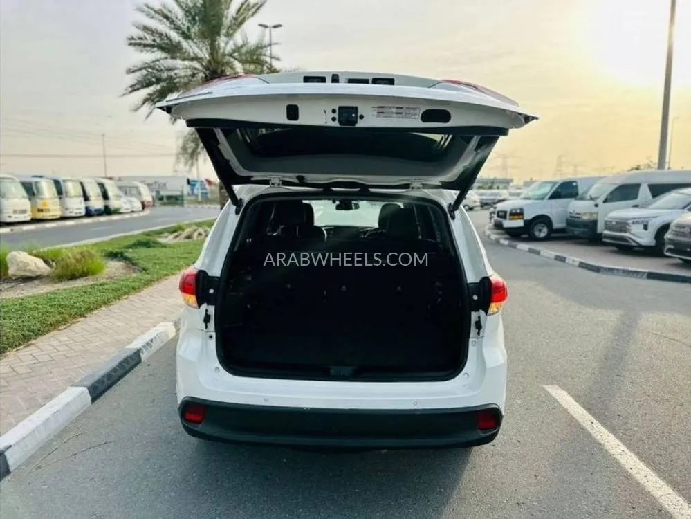 Toyota Kluger 2020 for Sale in Dubai Image-5