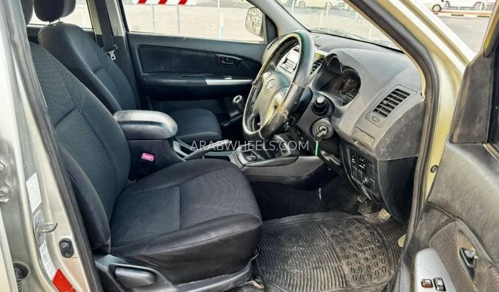 Toyota Hilux 2014 for Sale in Dubai Image-14
