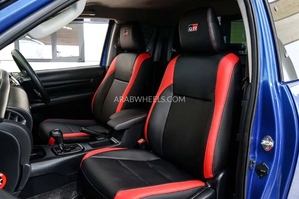 Toyota Hilux 2018 for Sale in Dubai Image-12