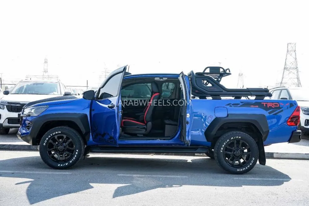 Toyota Hilux 2018 for Sale in Dubai Image-16