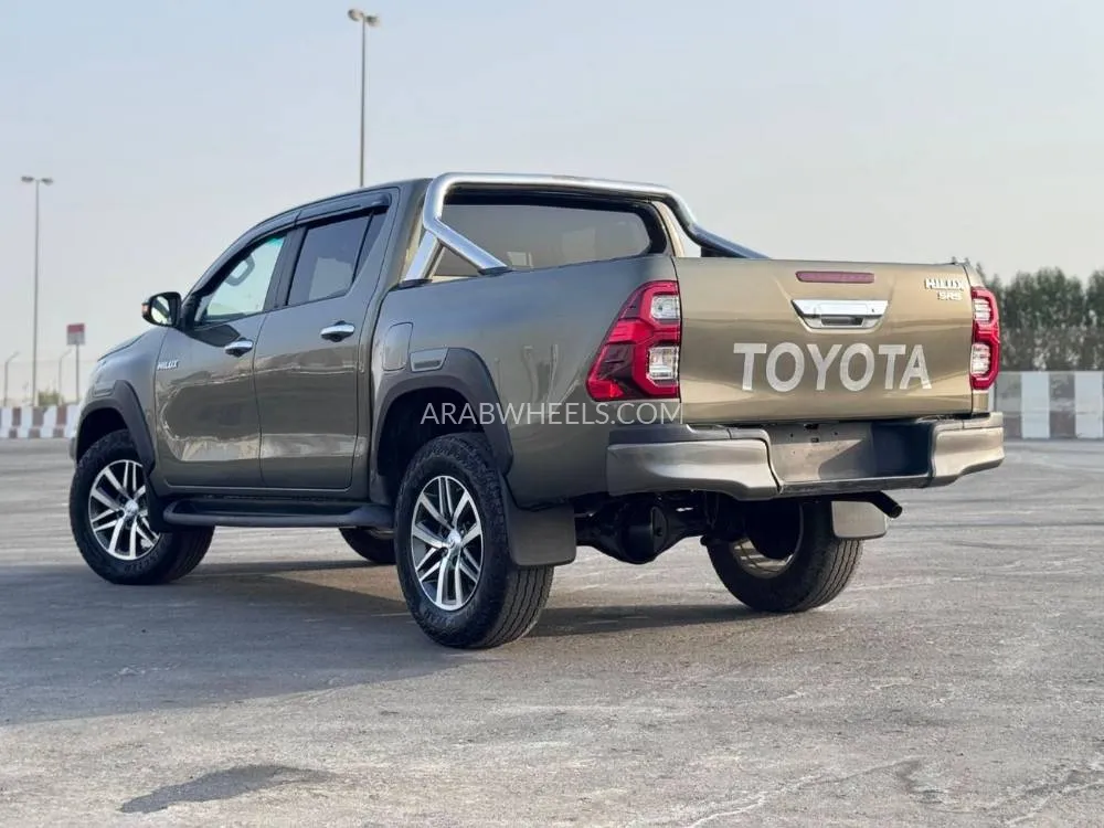 Toyota Hilux 2022 for Sale in Dubai Image-4