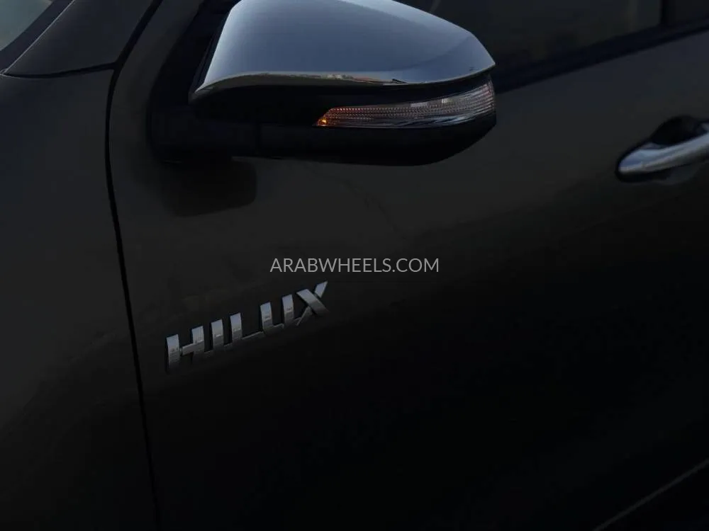 Toyota Hilux 2022 for Sale in Dubai Image-11