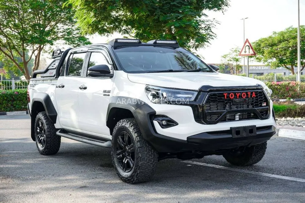 Toyota Hilux 2023 for Sale in Dubai Image-2
