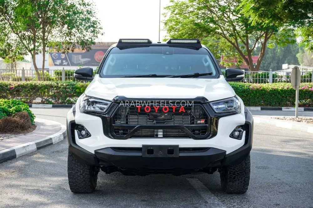 Toyota Hilux 2023 for Sale in Dubai Image-3