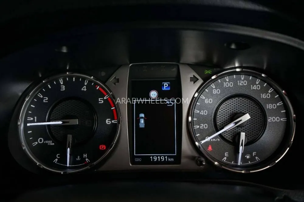 Toyota Hilux 2023 for Sale in Dubai Image-17
