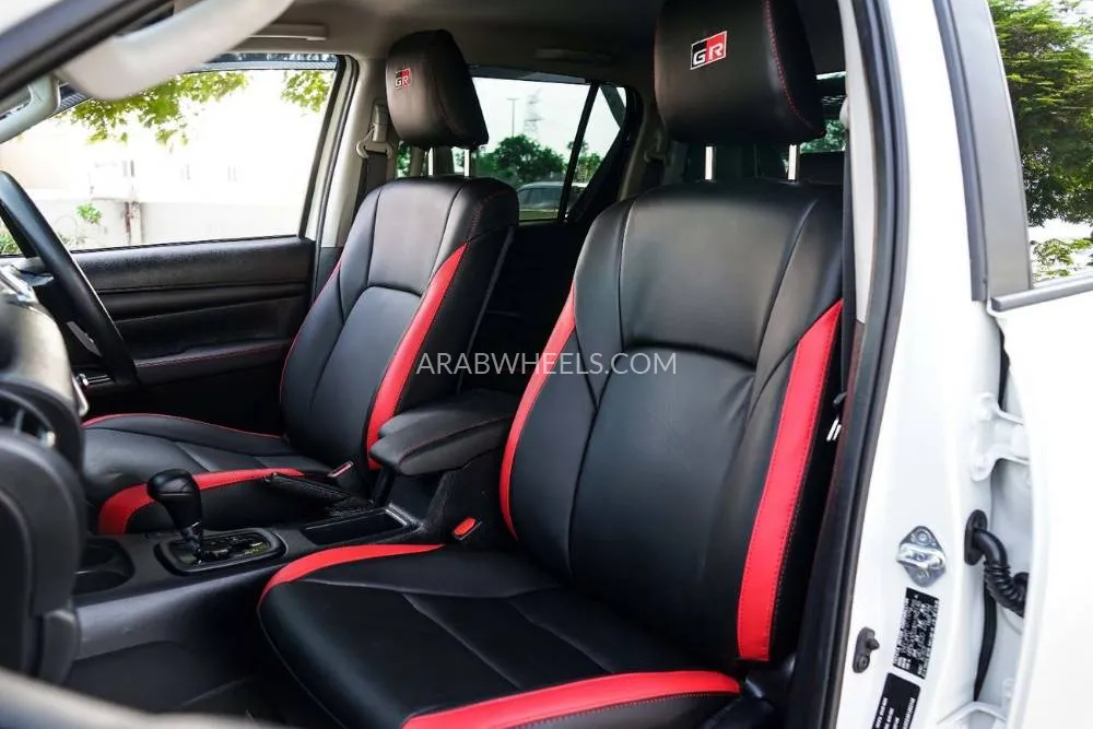 Toyota Hilux 2023 for Sale in Dubai Image-18