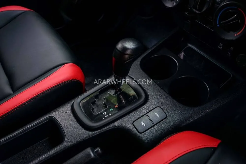 Toyota Hilux 2023 for Sale in Dubai Image-21