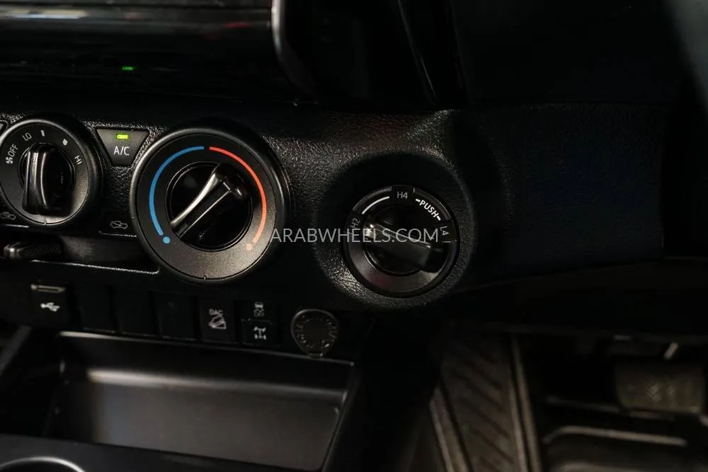 Toyota Hilux 2025 for Sale in Dubai Image-11