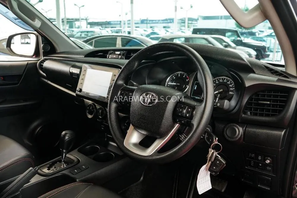 Toyota Hilux 2025 for Sale in Dubai Image-23