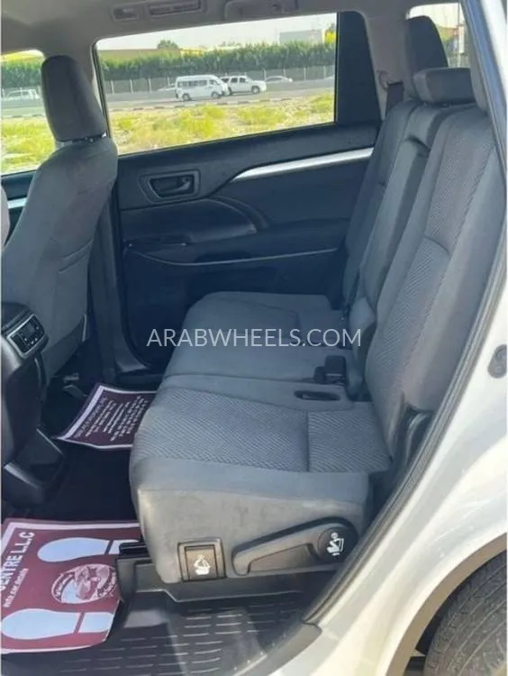 Toyota Kluger 2019 for Sale in Dubai Image-11