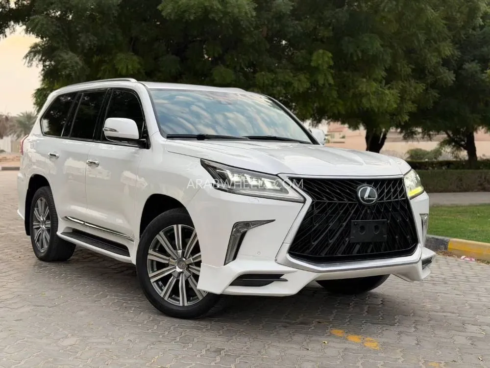 لكزس LX 2016 for Sale in الشارقة Image-1