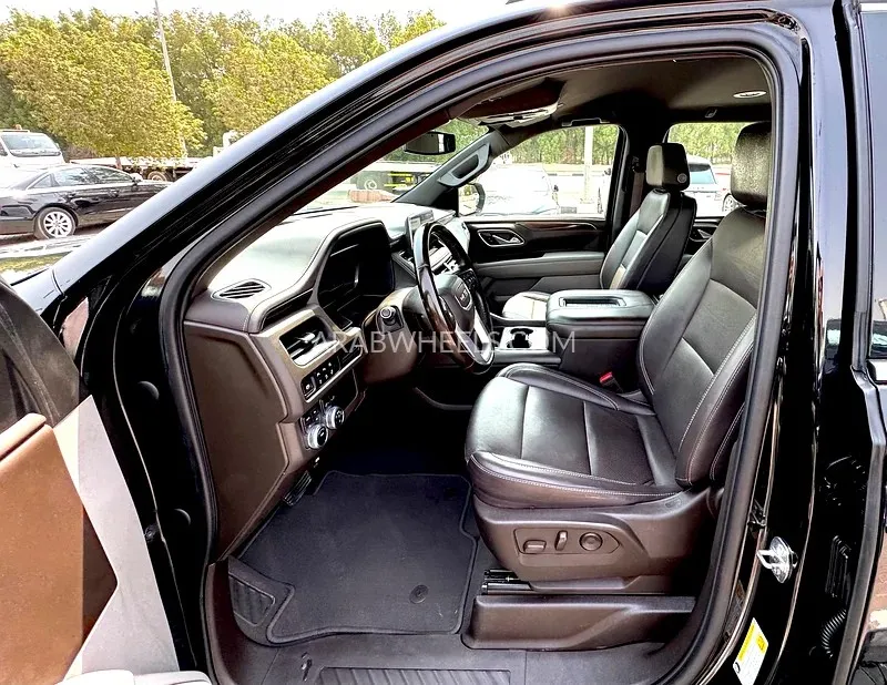 GMC Yukon 2023 for Sale in Sharjah Image-13