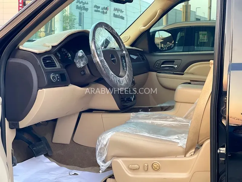 GMC Yukon XL 2012 for Sale in Sharjah Image-14