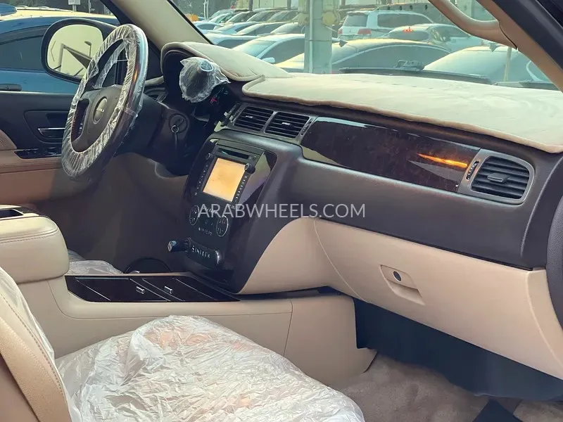 GMC Yukon XL 2012 for Sale in Sharjah Image-18