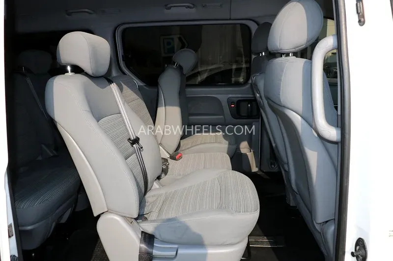 Hyundai H1 2019 for Sale in Abu Dhabi Image-15