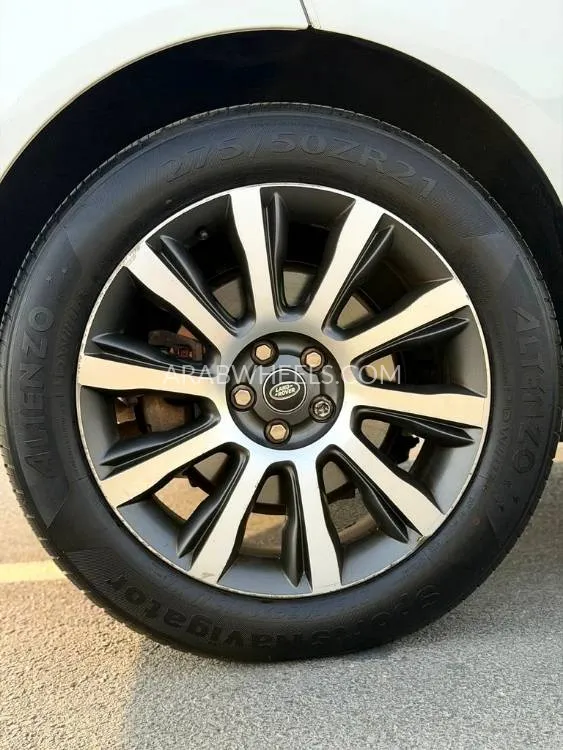 Land Rover Range Rover Evoque 2015 for Sale in Sharjah Image-6