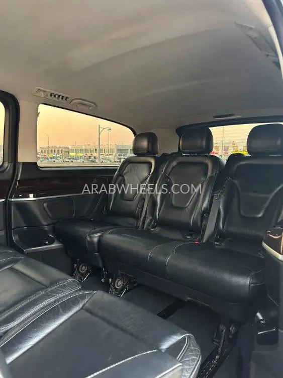 Mercedes Benz V Class 2018 for Sale in Abu Dhabi Image-11