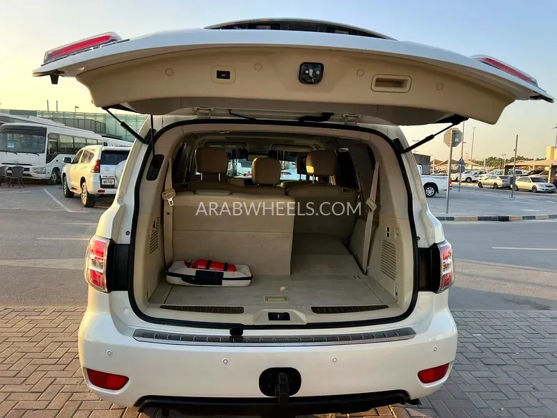 Nissan Patrol 2019 for Sale in Sharjah Image-9