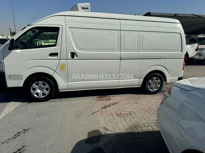 Toyota Hiace 2016 for Sale in Sharjah Image-5