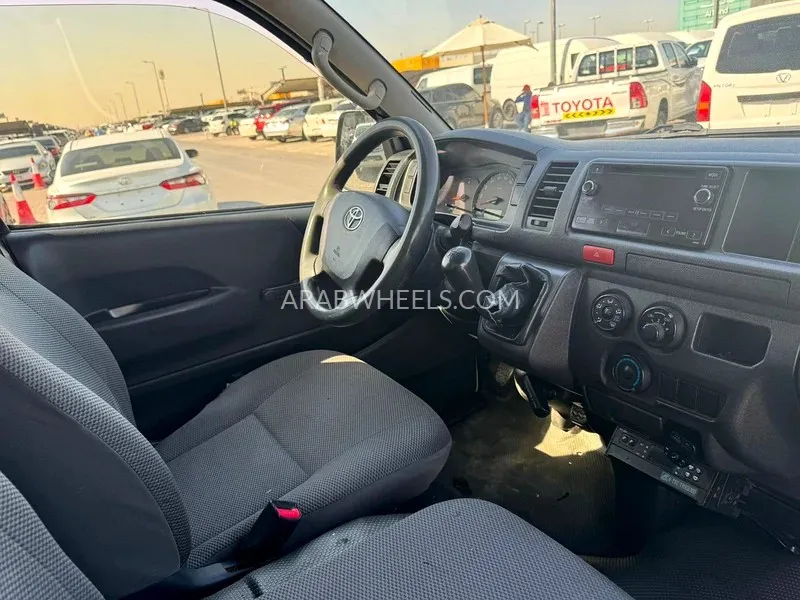 Toyota Hiace 2016 for Sale in Sharjah Image-11