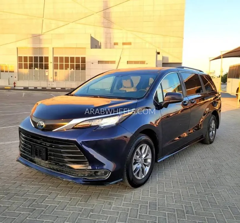 تويوتا سيينا 2022 for Sale in الشارقة Image-4