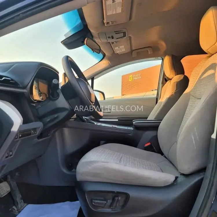 تويوتا سيينا 2022 for Sale in الشارقة Image-5
