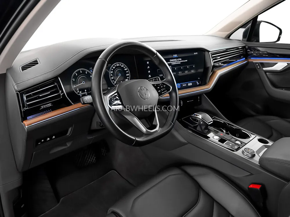 Volkswagen Touareg 2022 for Sale in Dubai Image-7