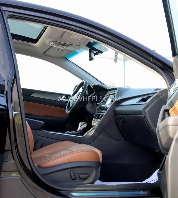 Hyundai Sonata 2016 for Sale in Sharjah Image-9