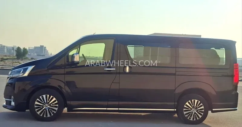 Toyota Granvia 2023 for Sale in Sharjah Image-4