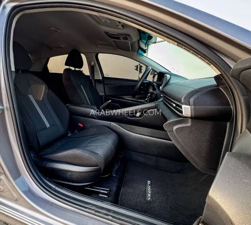 هيونداي إلنترا 2023 for Sale in الشارقة Image-9