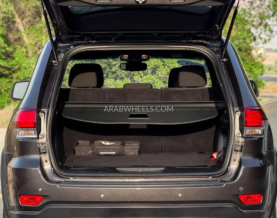 جيب شيروكي 2021 for Sale in الشارقة Image-12