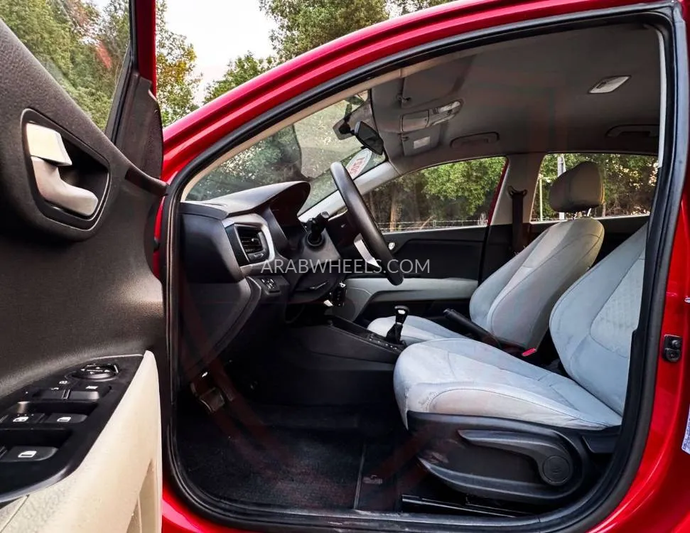 Kia Rio 2021 for Sale in Sharjah Image-8