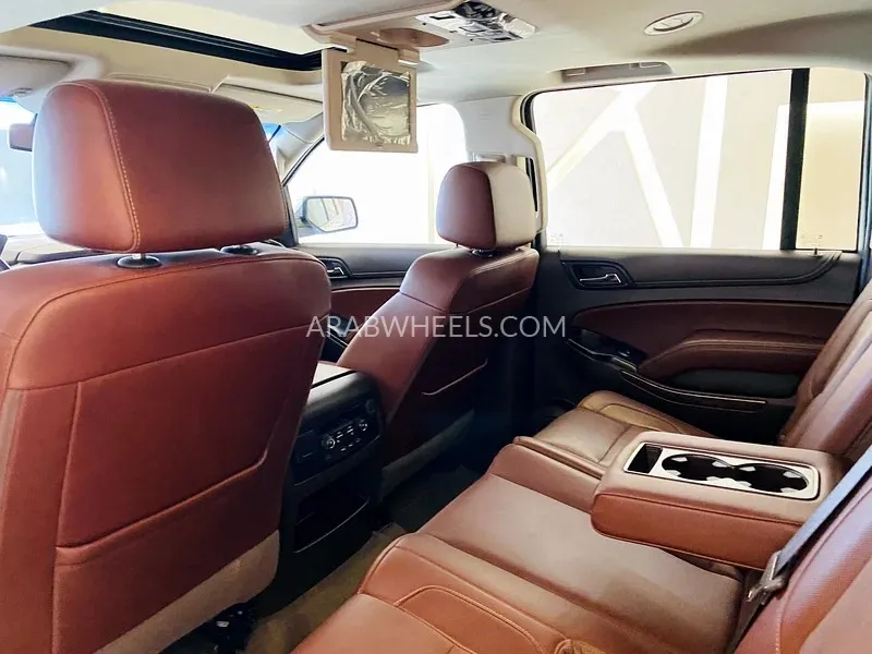 Chevrolet Suburban 2018 for Sale in Sharjah Image-13
